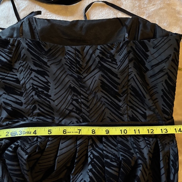 Like new Women's David Meister size 6 formal black strapless dress. - Picture 4 of 8
